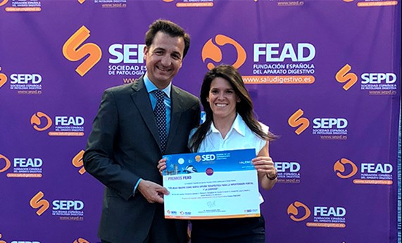 Anabel Fernández recibe el premio Arias Vallejo de la Sociedad Española de Patología Digestiva