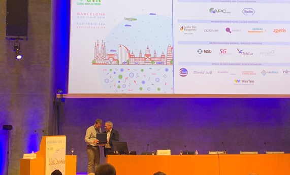 Urtzi Garaigorta recibe el premio al Viríologo Joven lde la Sociedad Española de Virología