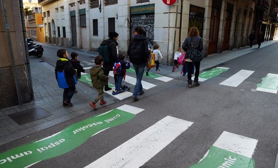 Los caminos escolares reducen un 40% el número de peatones niños y adolescentes atropellados en Barcelona